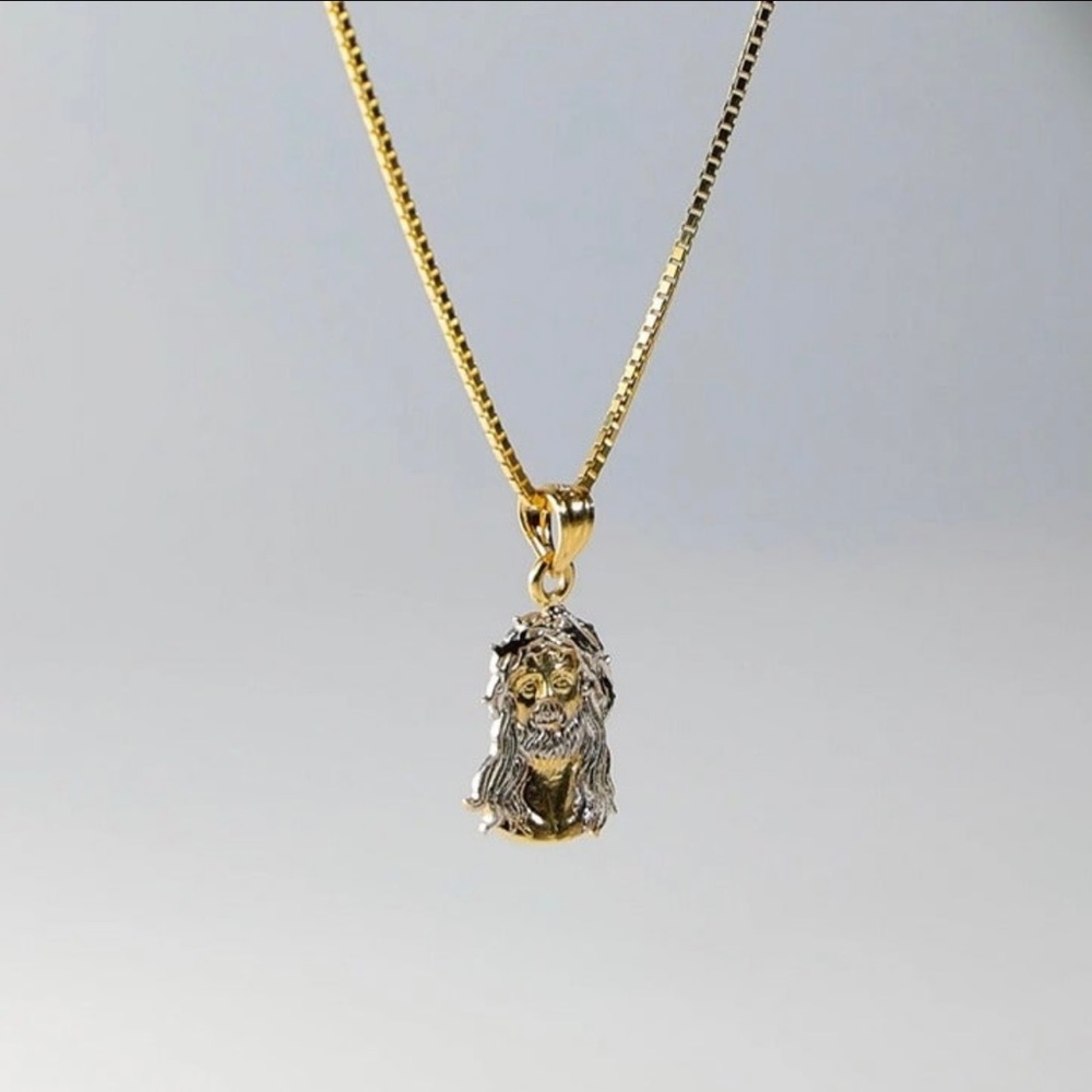 14k Gold Jesus's Head Pendant